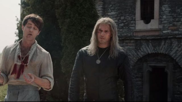 La veste tunique en cuir de Geralt of Rivia (Henry Cavill) dans The Witcher (S01E05)