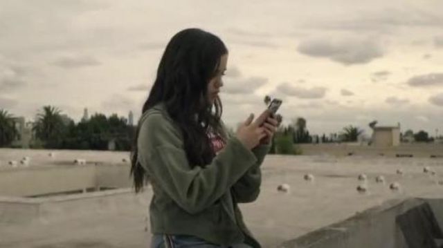 Hoodie worn by Ellie (Jen­na Or­te­ga) as seen in YOU (S02E01)