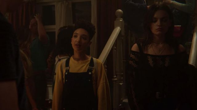 Yellow Oversized Sweater worn by Ola Nyman (Patricia Allison) in Sex Education (S02E06)