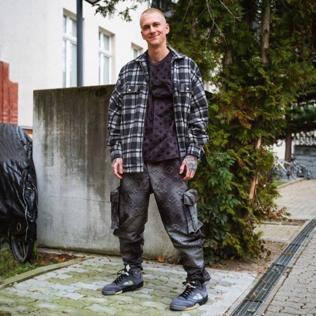 The pants Louis Vuitton of Willy Iffland on his account Instagram