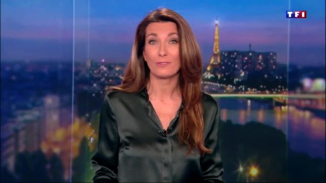 Le collier porté par Anne-Claire Coudray dans Le Journal de 20 heures de TF1