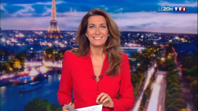 Le blazer rouge de Anne-Claire Coudray dans Le Journal de 20 heures de TF1 du samedi 15 février 2020