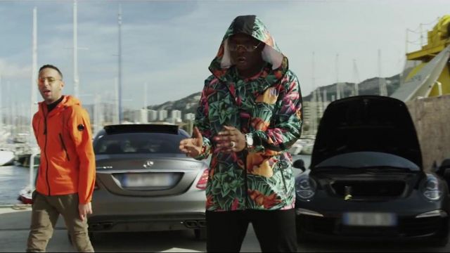 La veste à fleurs avec capuche de Ninho dans le clip 6.3 de Naps