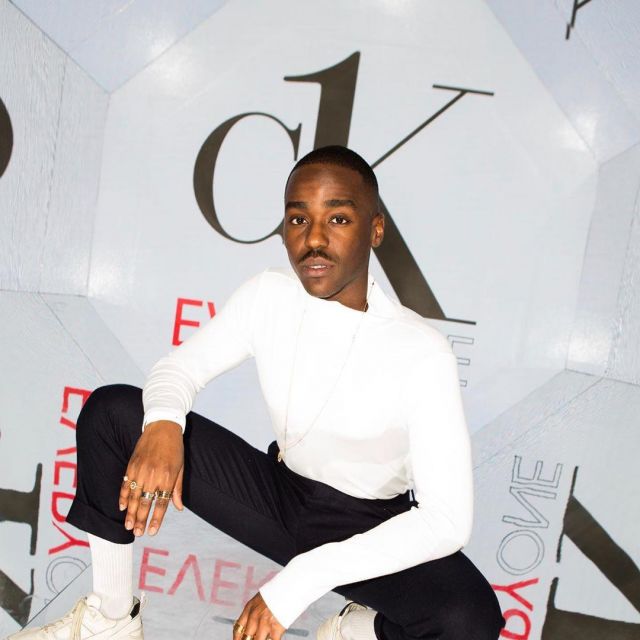 The sweater white turtleneck worn by Ncuti Gatwa on his account Instagram @ncutigatwa