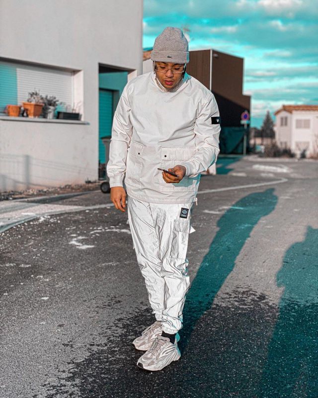 Le sweatshirt sur le compte Instagram de @inzkitchen