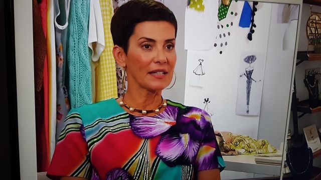 La blouse à fleurs de Cristina Cordula dans l'émission Les reines du shopping
