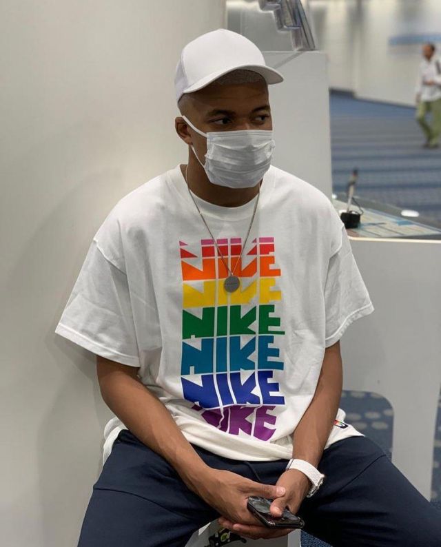 kristen håndbevægelse vidne The short sleeve t-shirt white Nike colors Kylian Mbappé on the account  Instagram of @k. mbappe | Spotern