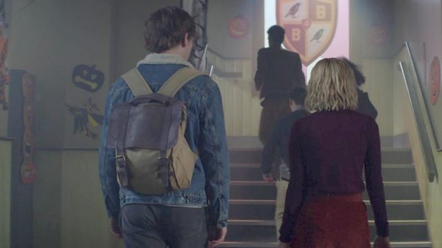 Green Backpack worn by Harvey Kinkle (Ross Lynch) in Chilling Adventures of Sabrina (S01E01)