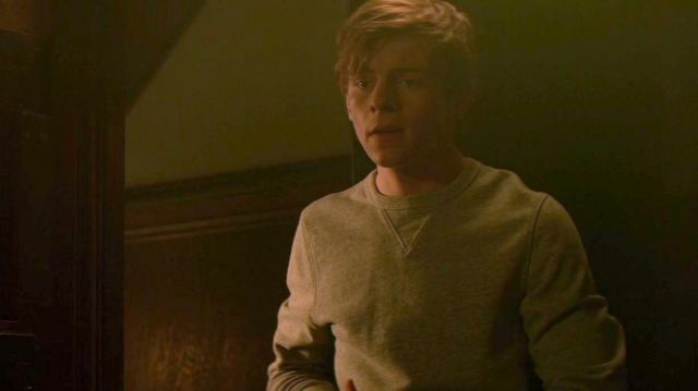 Grey Sweater worn by Harvey Kinkle (Ross Lynch) in Chilling Adventures of Sabrina (S01E04)