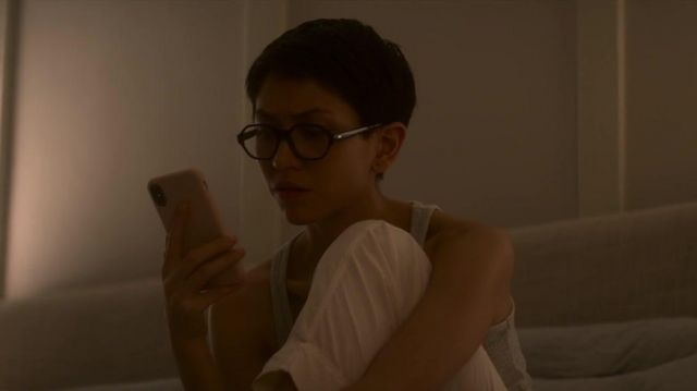 Les lunettes portées par Lily Chan (Sonoya Mizuno) dans Devs (S01E01)