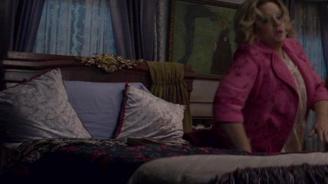Blue Pillows w/ Red Tassels used by Hilda Spellman (Lucy Davis) in Chilling Adventures of Sabrina (S01E05)