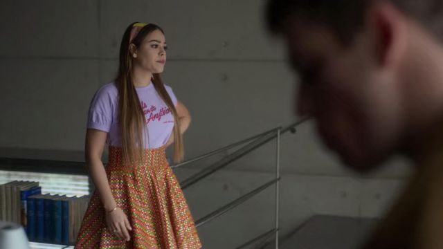 La jupe portée par Lu (Danna Paola) dans Élite (S02E03)
