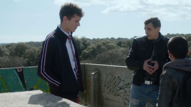 The jacket stripes worn by Ander (Arón Piper) in Elite (Season 1)