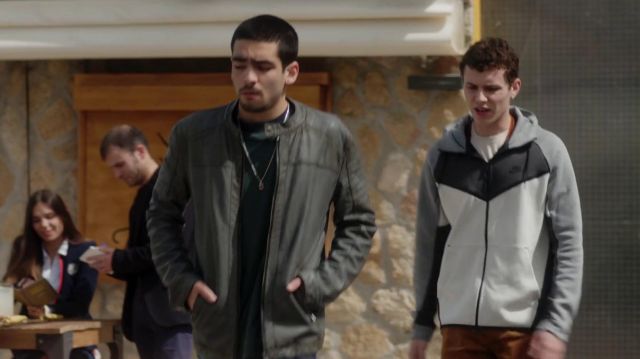 The Nike jacket black white and gray Ander (Arón Piper) in Elite (Season 1)