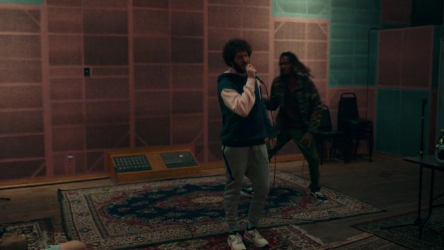 Nike baskets portées par Dave (Lil Dicky) comme on le voit dans Dave (S01E05)