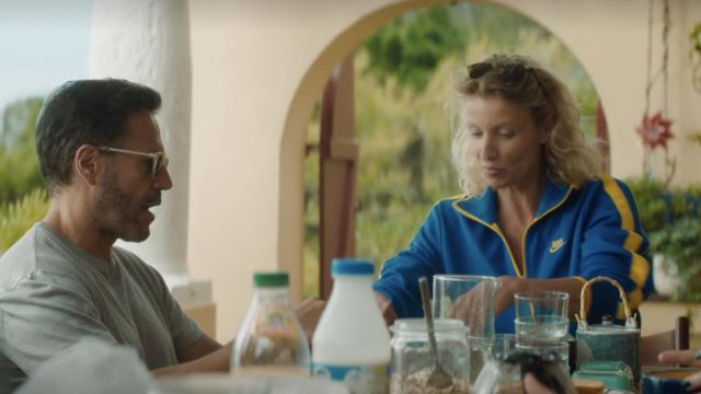 La veste Nike bleue portée par Béatrice Mazuret (Alexandra Lamy) dans le film Chamboultout