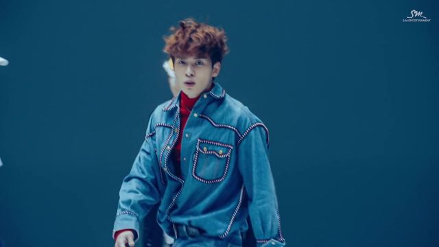 Blue Shirt With Red White Details At The Seams Worn By Jaehyun Jeong Yun O In Nct U 엔시티 유 일곱 번째 감각 The 7th Sense Performance Video Spotern