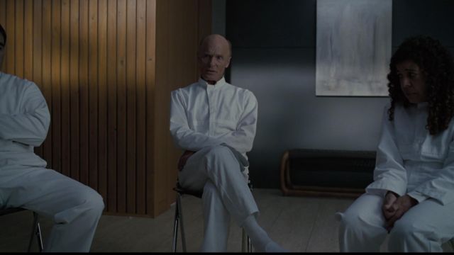 Mentale hôpital de la tenue portée par l'Homme en Noir (Ed Harris) comme on le voit dans Westworld de la Saison 3