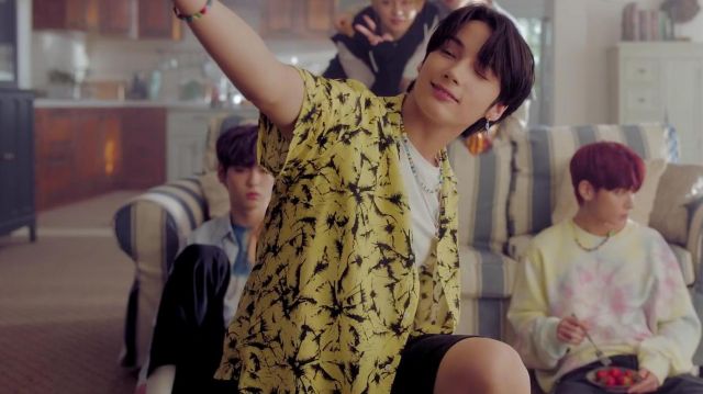 The yellow shirt printed worn by Huening Kai in the clip (TXT 투모로우바이투게더) '세계가 불타버린 밤, 우린... (Can't You See Me?)'