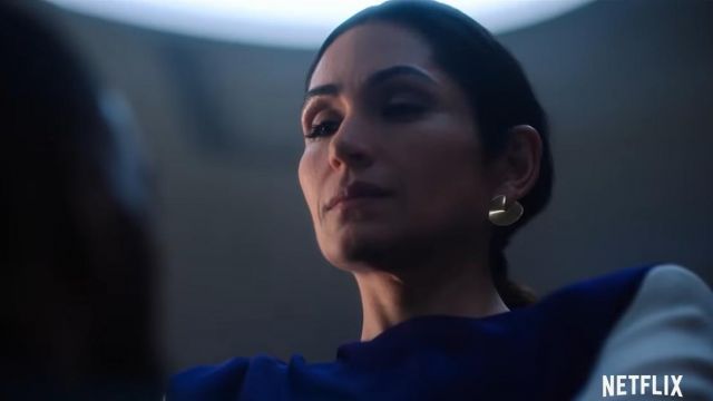 The earrings in the shape of a spiral, worn by Danica Harlan (Lela Loren) in the series Altered Carbon (Season 2)