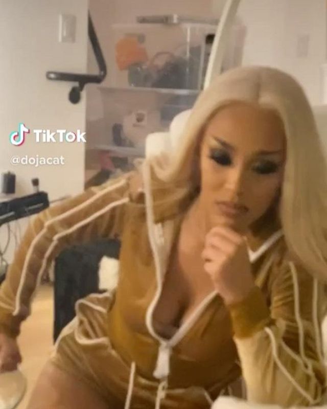 Mustard sweatshirt and short set worn by Doja Cat on TikTok