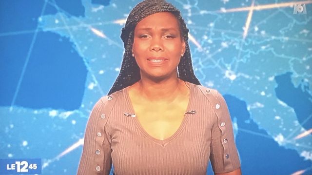 The top brown worn by Kareen Guiock in the log 12:45 on M6 on 18 June 2020