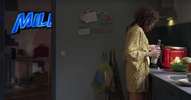 Yellow kimono worn by Lola (Silma López) as seen in Valeria (Season 1 Episode 7)