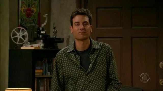 The green shirt, brown Ted Mosby (Josh Radnor) in How I Met Your Mother (S01E04)