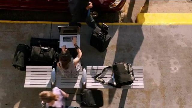 Laptop bag used by Beca (Anna Kendrick) as seen in Pitch Perfect