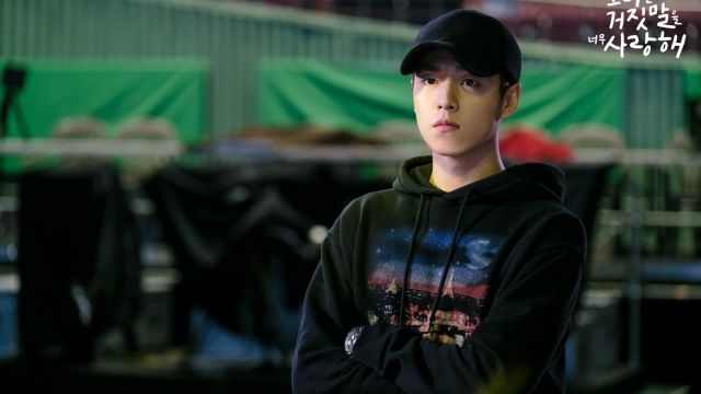 Le sweatshirt de Kang Han-kyeol (Lee Hyun-woo) dans la série The Liar and His Lover (a ella le encanta mentir tanto)