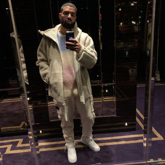 Nike étui de Téléphone utilisé par Drake sur son Instagram account @champagnepapi