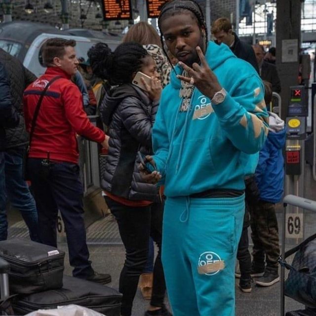 The set tracksuit bottoms blue worn by Pop Smoke on the account Instagram  of @darealwoo.popsmoke