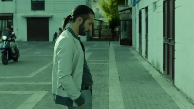 Blanc veste en cuir bombardier porté par Salvatore Conte (Marco Palvetti) dans Gomorrhe (S02E03)