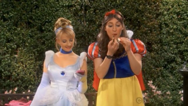The lipstick worn by Amy Farrah Fowler (Mayim Bialik) in The Big Bang Theory (Season 6 Episode 18)