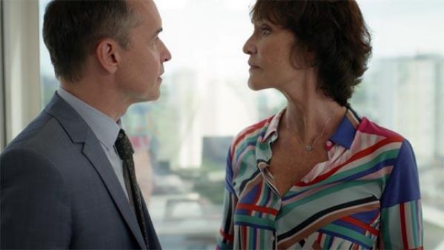 The printed blouse of Élisabeth Bastide (Chrystelle Labaude) in A so big sun (S02E13)