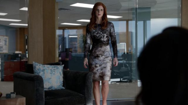 Donna Paulsen's (Sarah Rafferty) sheath dress in Suits, Custom Avocados (S03E16)