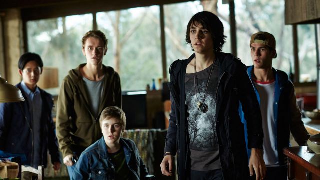 The talisman worn by Felix Ferne (Dougie Baldwin) in the series Nowhere Boys: between two worlds (Season 2 Episode 1)