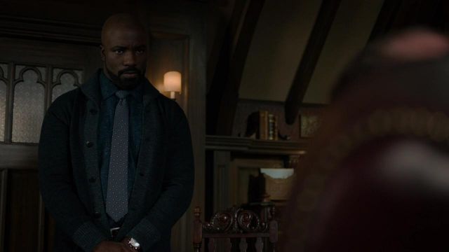 The vest, the shirt and the tie of David Acosta (Mike Colter) in Evil (S01E07)