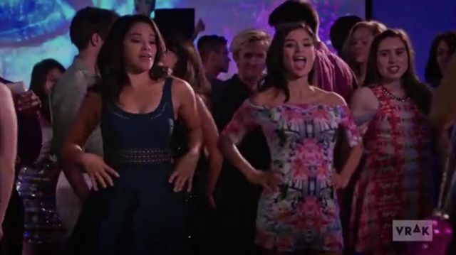 The navy blue dress worn by Jane Villanueva (Gina Rodriguez) in Jane the Virgin S02E04