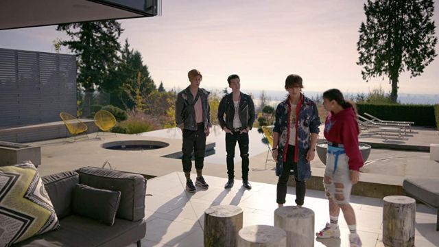 Long Jacket worn by Luke Patterson (Charles Gillepsie) in Julie and the Phantoms TV series (S01E04)