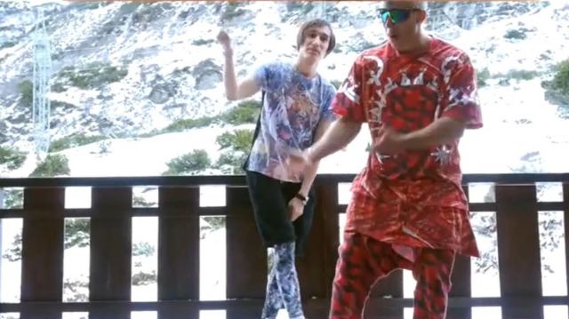 Chaussettes de Lets Go Radio dans Candy Ken - Let It Snow (Prod. Lets Go Radio)