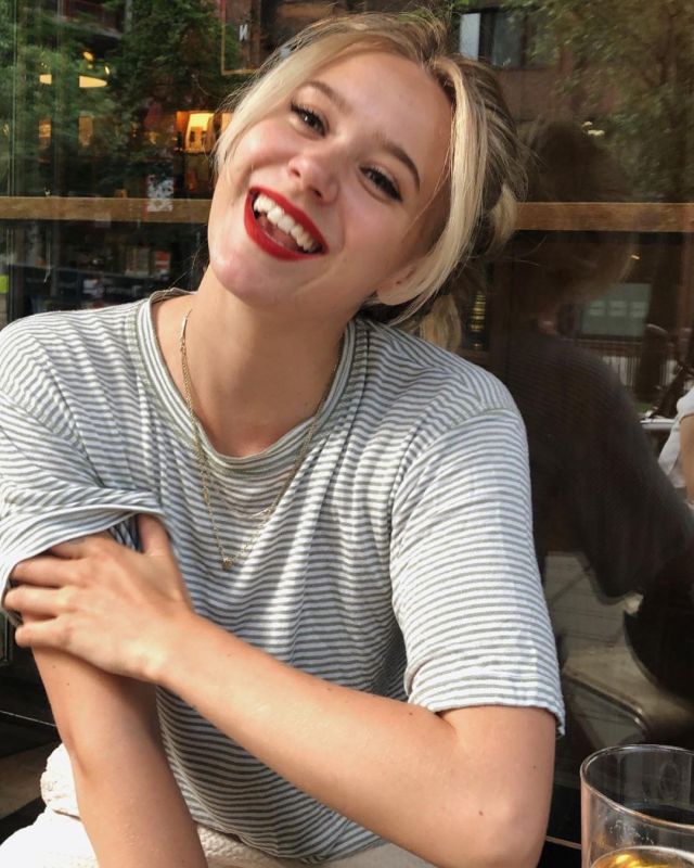 The striped white green tshirt of Josefine Frida Pettersen on the Instagram account @josefinfrid