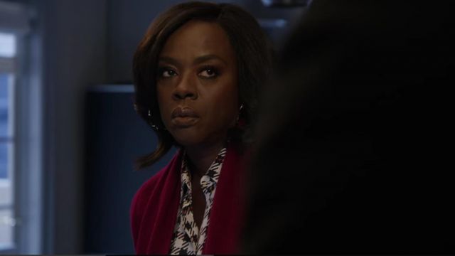 Plaid shirt of Annalize Keating (Viola Davis) in Murder (S05E11)