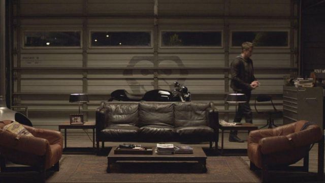 Leather Lounge Chair of Sam Flynn (Garrett Hedlund) in TRON: The Legacy