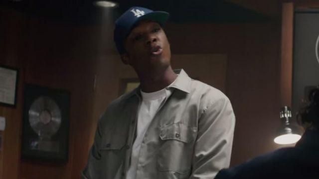Chaqueta con cuello beige usada por el Dr. Dre (Corey Hawkins) en trajes de película de Straight Outta Compton