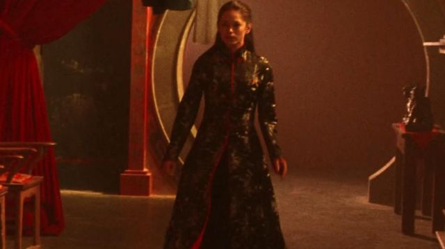 640px x 359px - The coat (Kimono?) Of Lana Lang (Kristin Kreuk) in Smallville (S04E15) |  Spotern