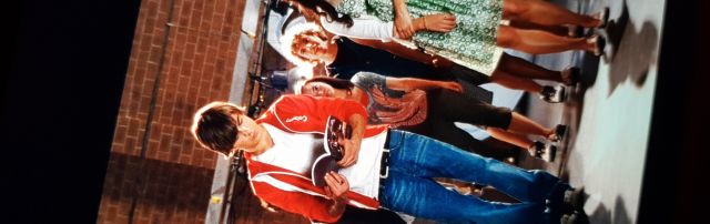 Egoísmo colchón Ministro Chaqueta roja EHS de la película High School Musical 3 usada por Troy  Bolton Zac Efron en la película High School Musical 3 Our High School Years  | Spotern