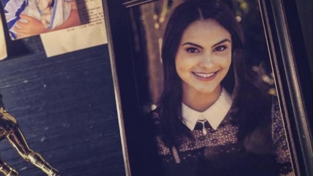 Black Lace Dress with Collar of Veronica Lodge (Camila Mendes) in Riverdale (S04E18)