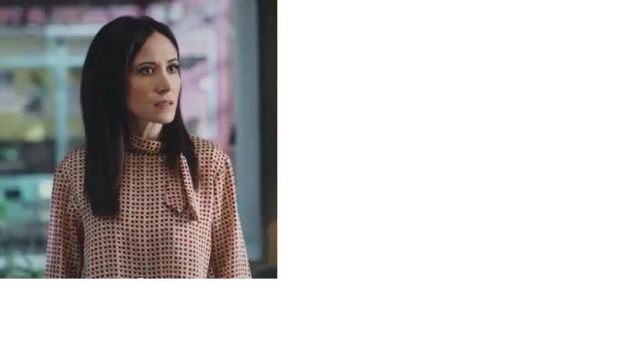 The blouse with square patterns of Samia Nassri (Fabienne Carat) in a More beautiful life (S17E60)