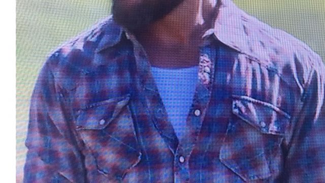 Camiseta occidental de Sonny Quinn (A. J. Buckley) en SEAL Team (S03E18)